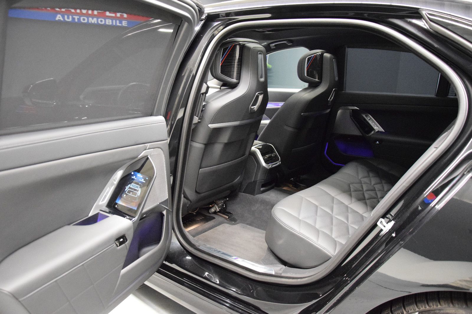 Fahrzeugabbildung BMW 740 d xDrive M Sport Pano Memory Luft B&W STHZ