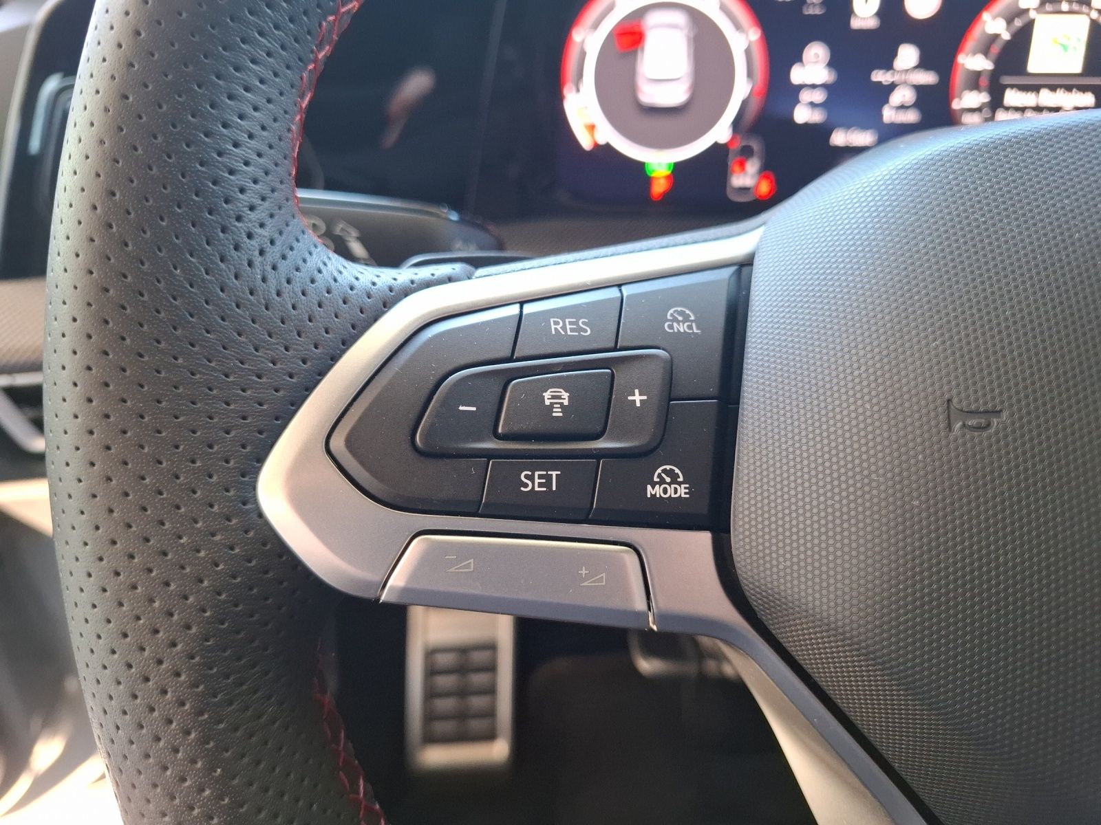 Fahrzeugabbildung Volkswagen Golf VIII GTI DSG LEDplus Navi AID HUD ACC RFK S