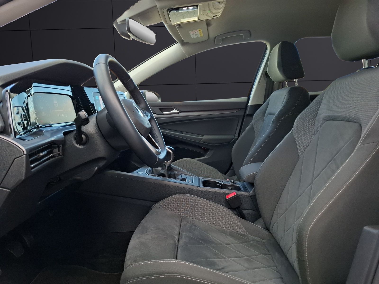 Fahrzeugabbildung Volkswagen Golf VIII TSI Style LEDplus Navi AID HUD ACC RFK