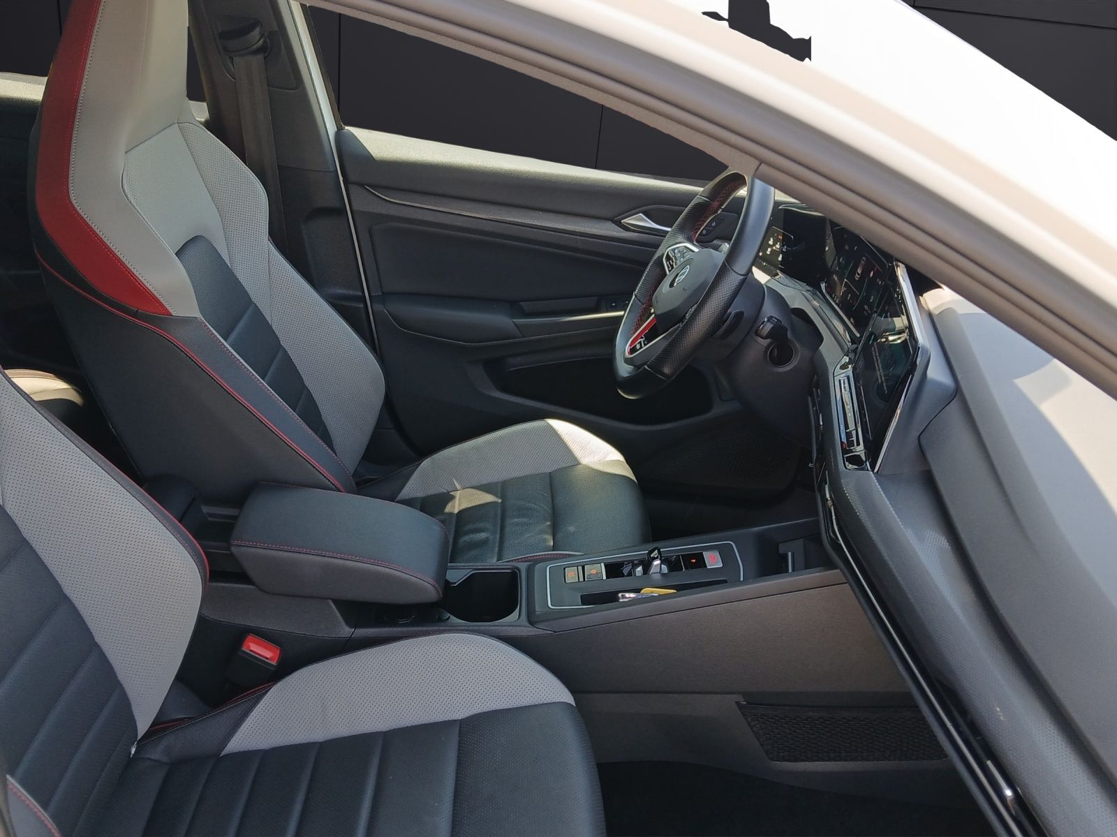 Fahrzeugabbildung Volkswagen Golf VIII GTI Clubsport Matrix Navi Leder Pano A