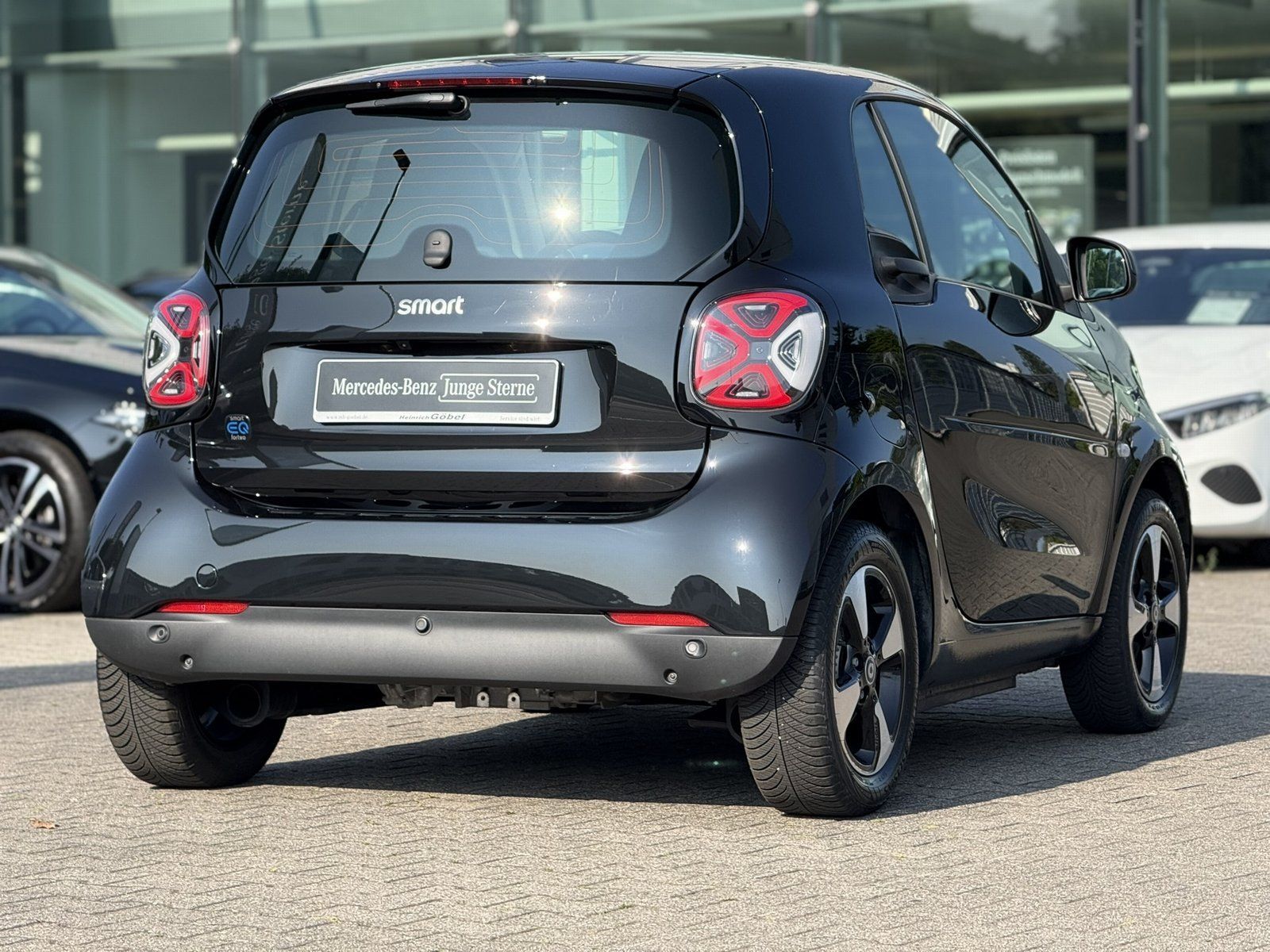 Fahrzeugabbildung Smart SMART EQ FORTWO*PANO*AMBIENTE*KAMERA*LED*PDC