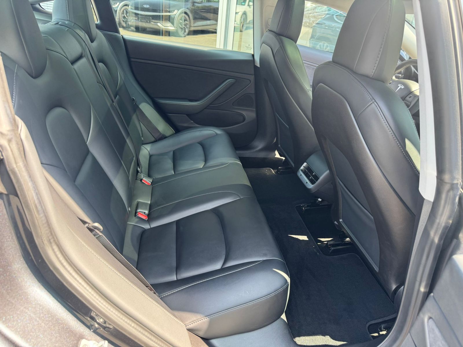 Fahrzeugabbildung Tesla Model 3 LR Dual AWD PANO+STDHZ+NAVI+LED+ACC+