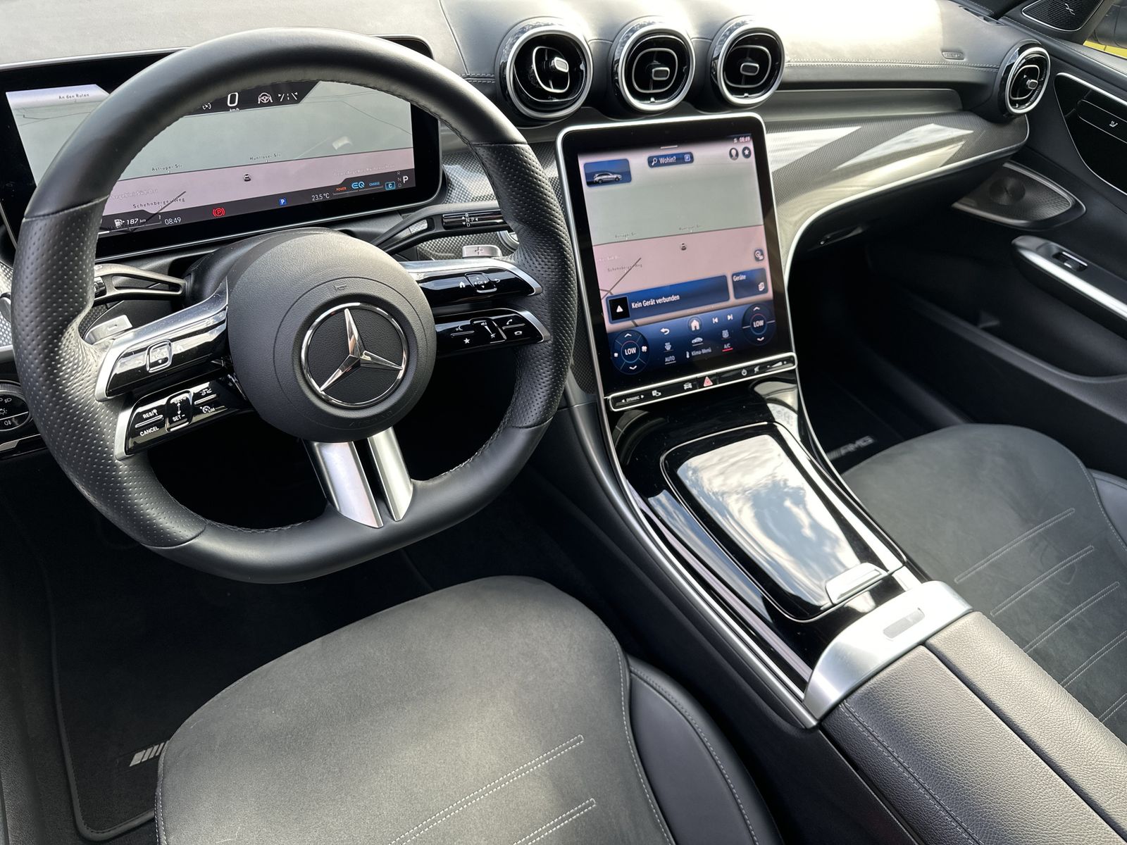 Fahrzeugabbildung Mercedes-Benz C 220d T AMG-Line NAV+LED+ACC+PANO+DISTRONIC+VC