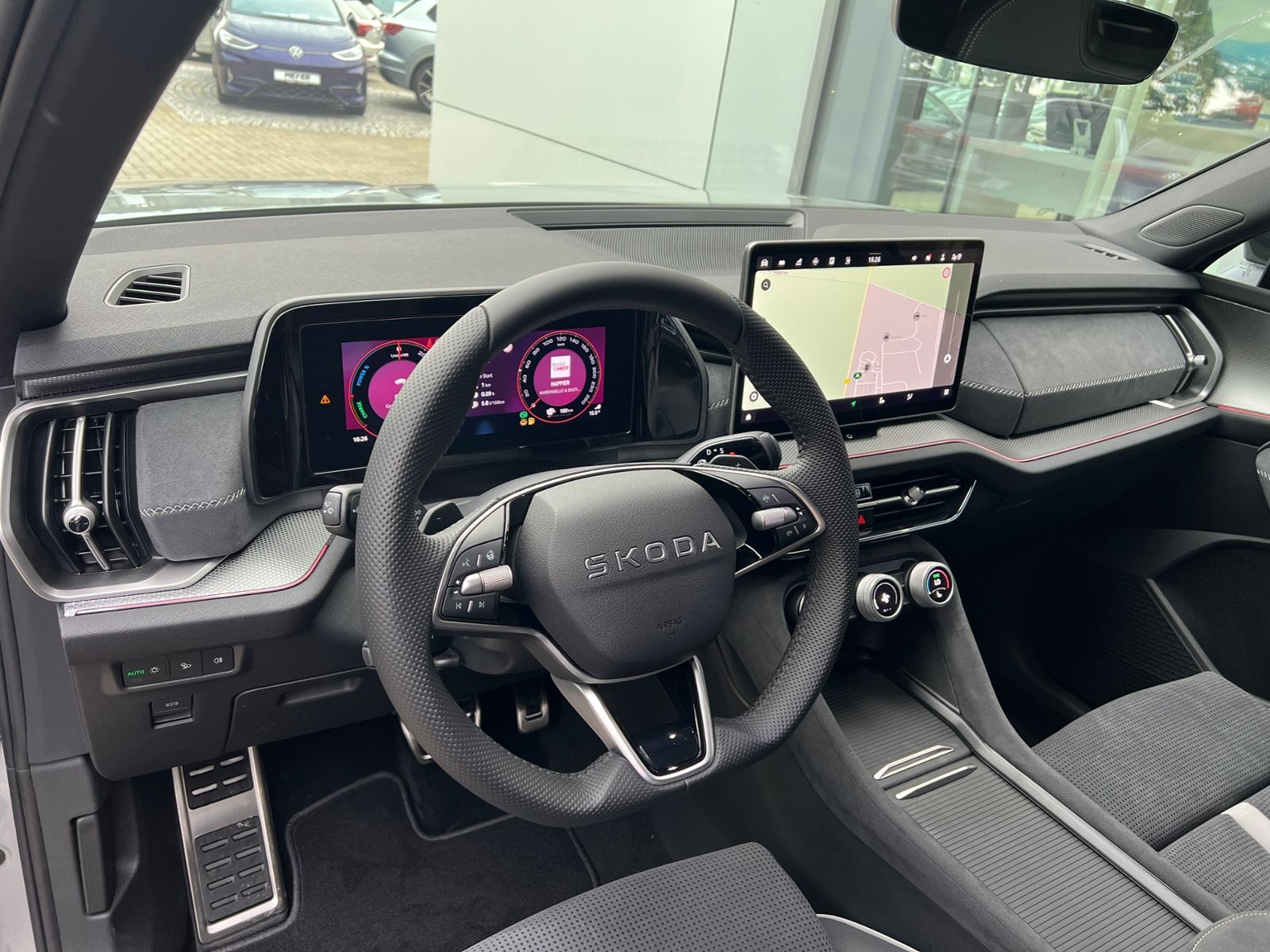 Fahrzeugabbildung SKODA Kodiaq Sportline 1.5 TSI IV DSG *AHK, Navi, ACC*