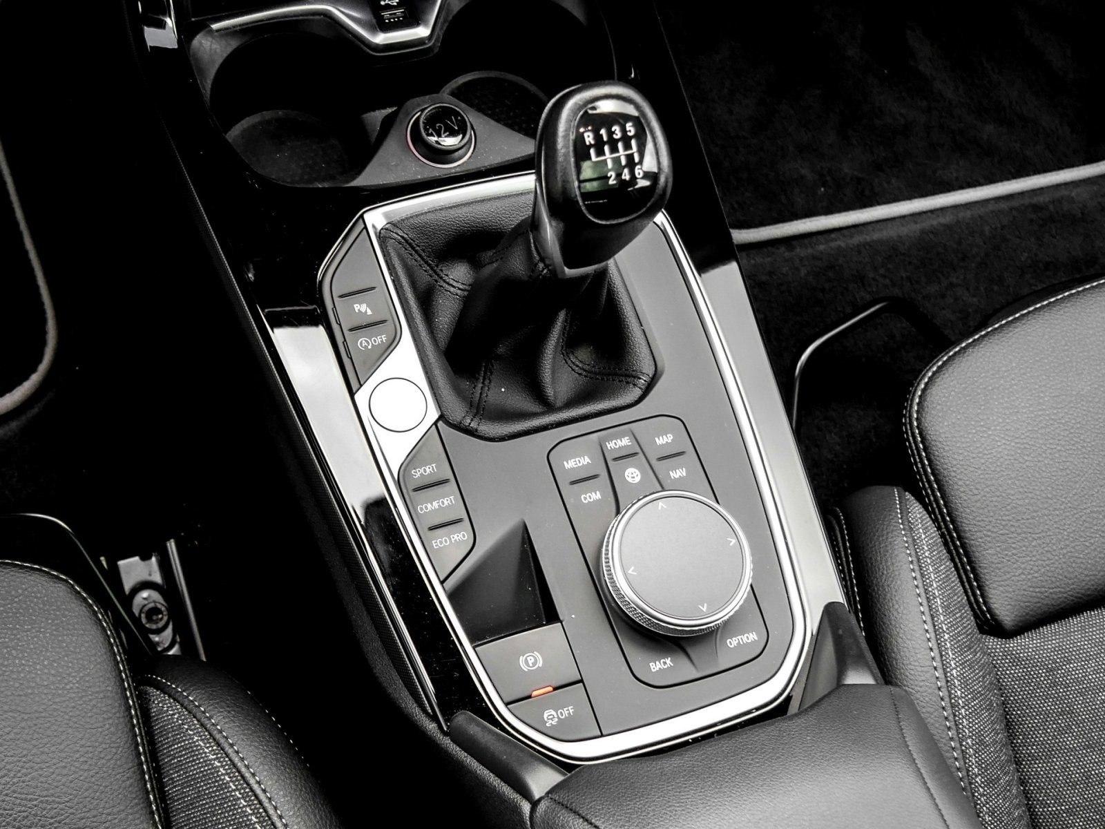 BMW 118i PANO NAVI LED PDC V+H DAB Tempomat Klima