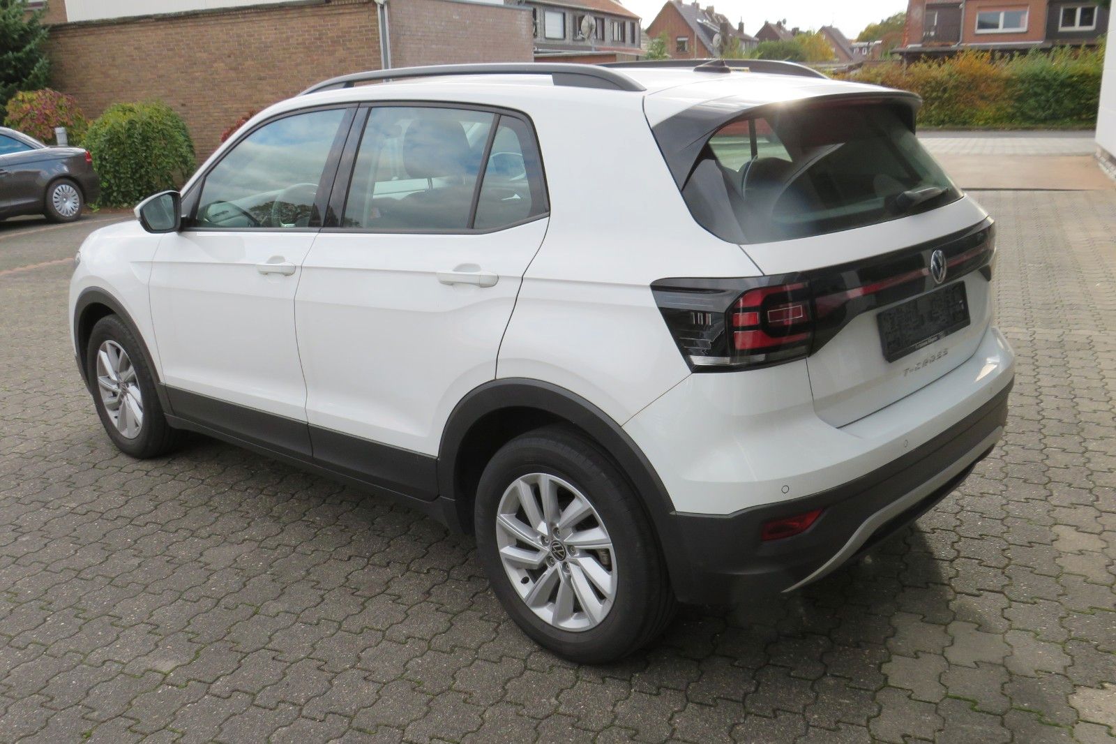 Fahrzeugabbildung Volkswagen T-Cross Life DSG PDC TELVOR SITZH. 1H.