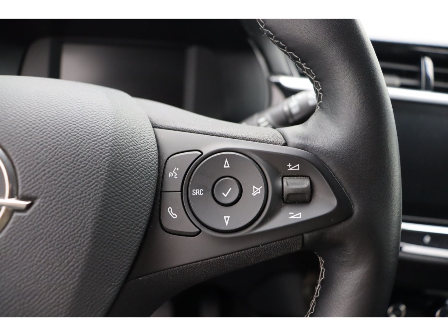 Fahrzeugabbildung Opel Corsa-e F Elegance Navi Totwinkelass. Kamera SHZ