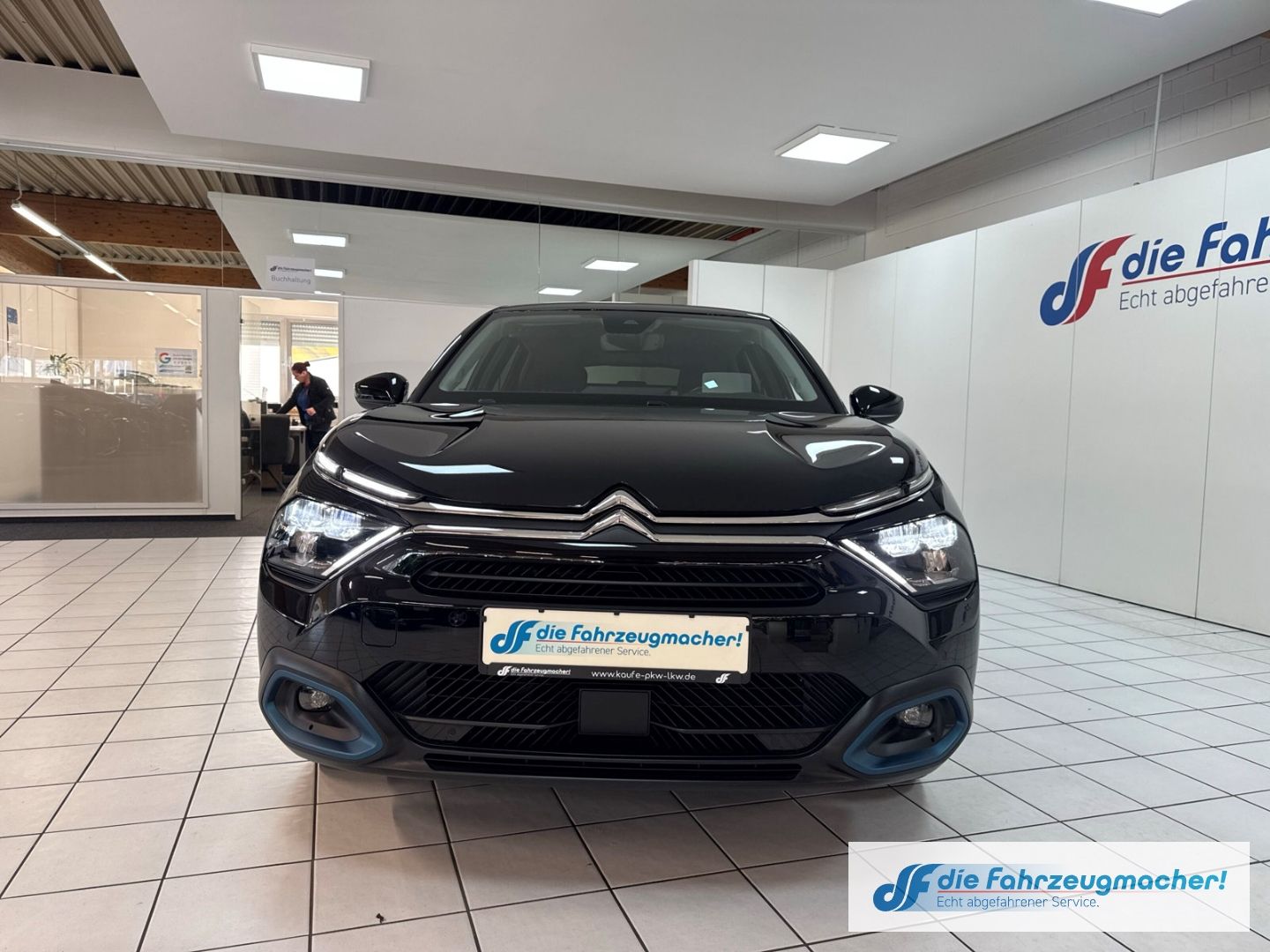 Fahrzeugabbildung Citroën C4 E- Shine HUD Navi 360 Kamera LED Apple CarPla