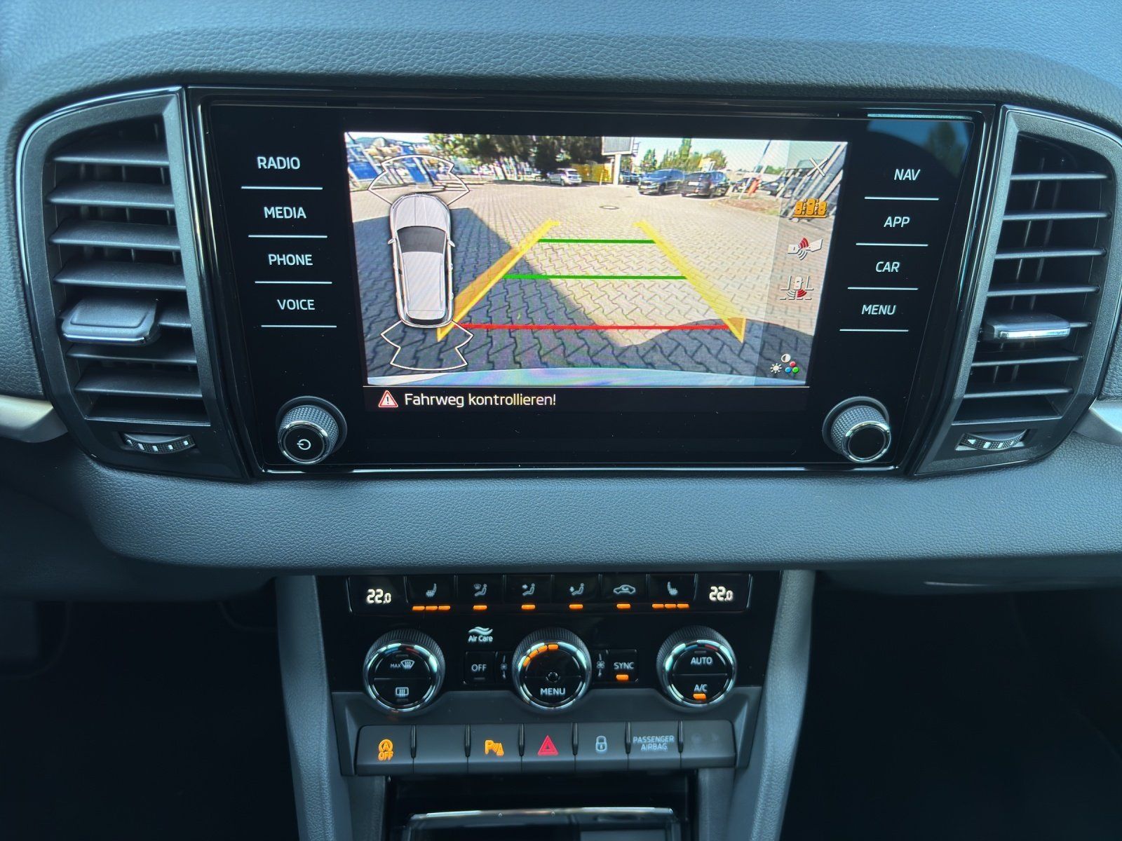 Fahrzeugabbildung SKODA Karoq Balance 2,0 TDI 110 kW DSG MATRIX/AHK/ACC