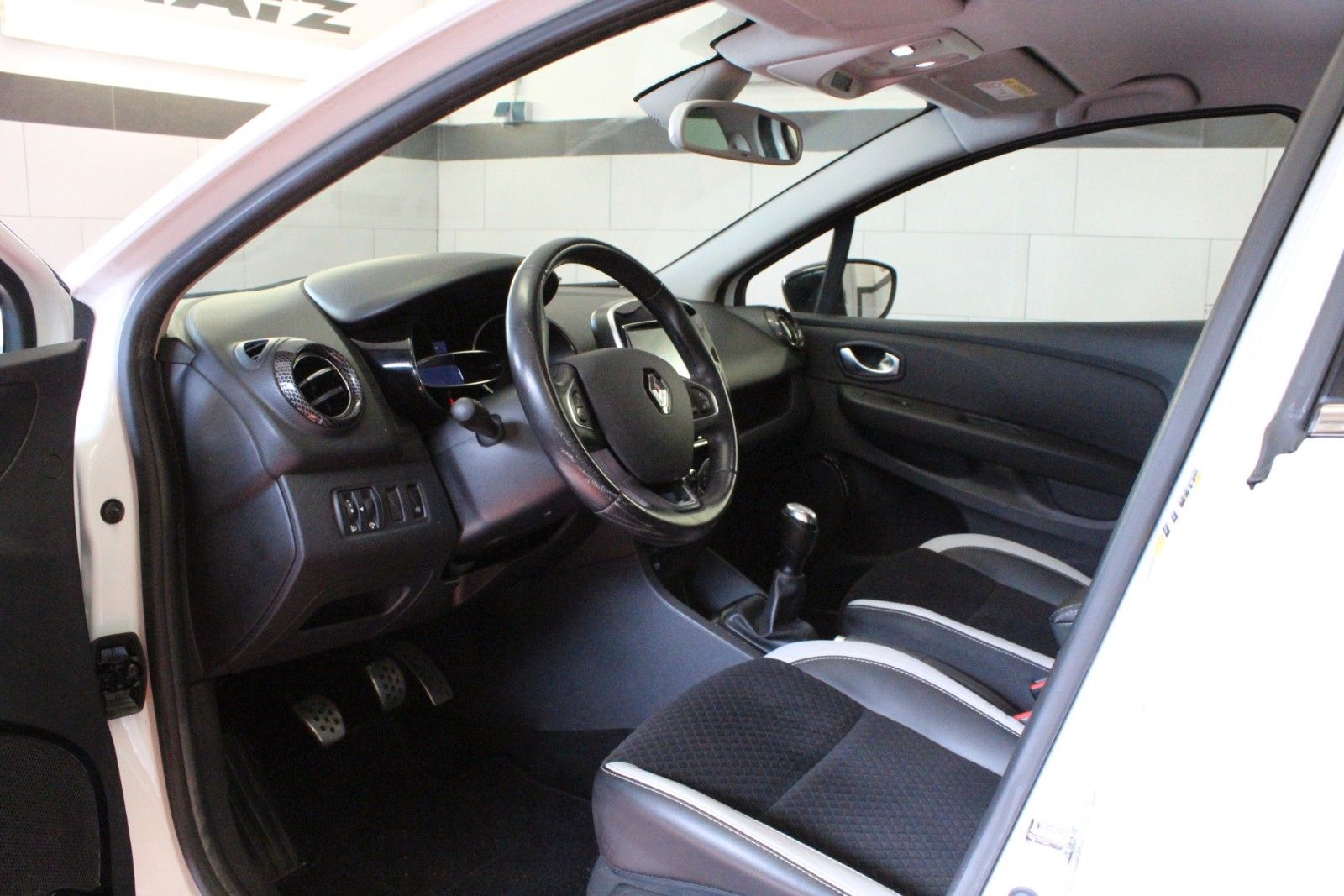 Fahrzeugabbildung Renault Clio TCe 90 IBose Edition *Navi*Klima*PDC*