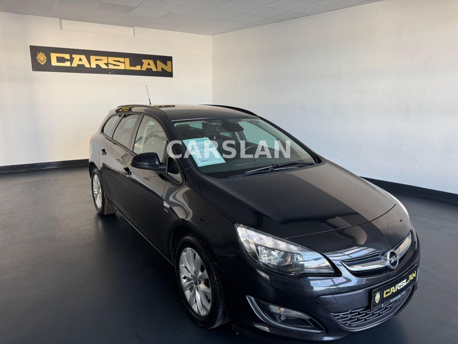 Opel Astra 2013 — rear view