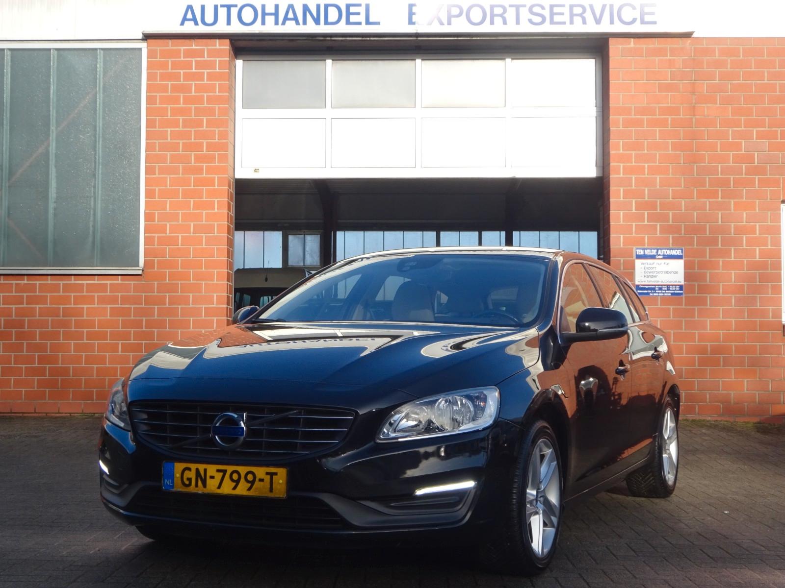 Volvo V60 Kombi Momentum AWD Twin Engine, Leder, 162kw
