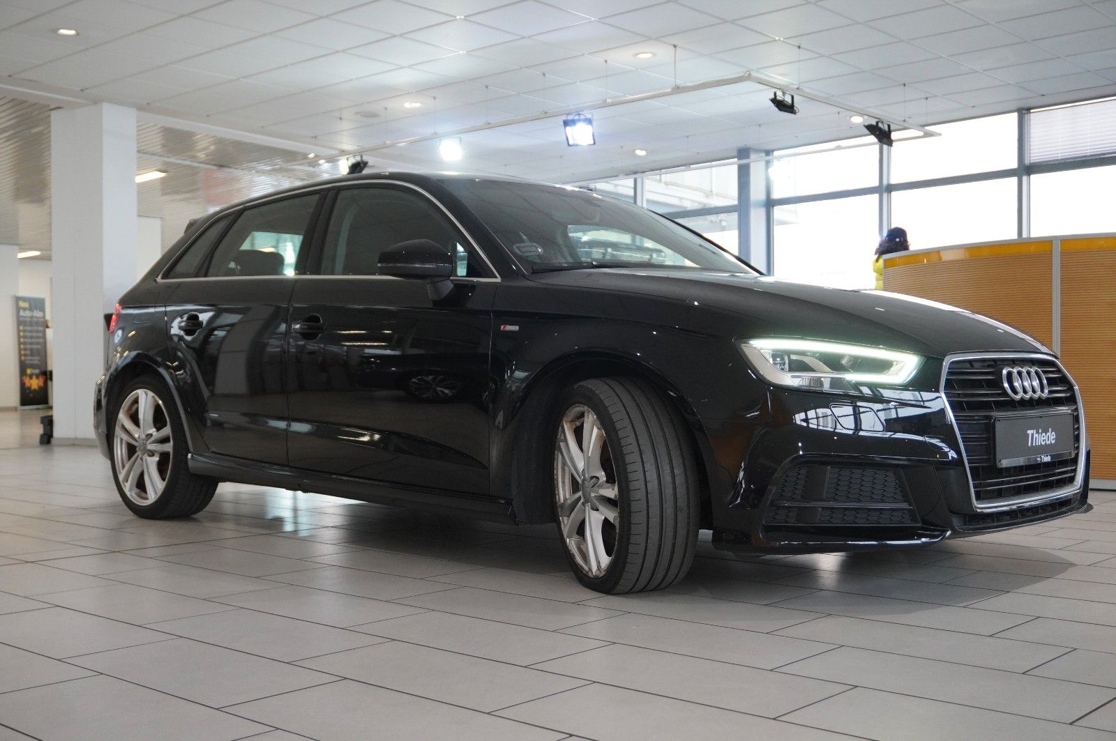 Fahrzeugabbildung Audi A3 Sportback 30 TDI S-LINE NAVI/LED/SH/SPORT/PDC