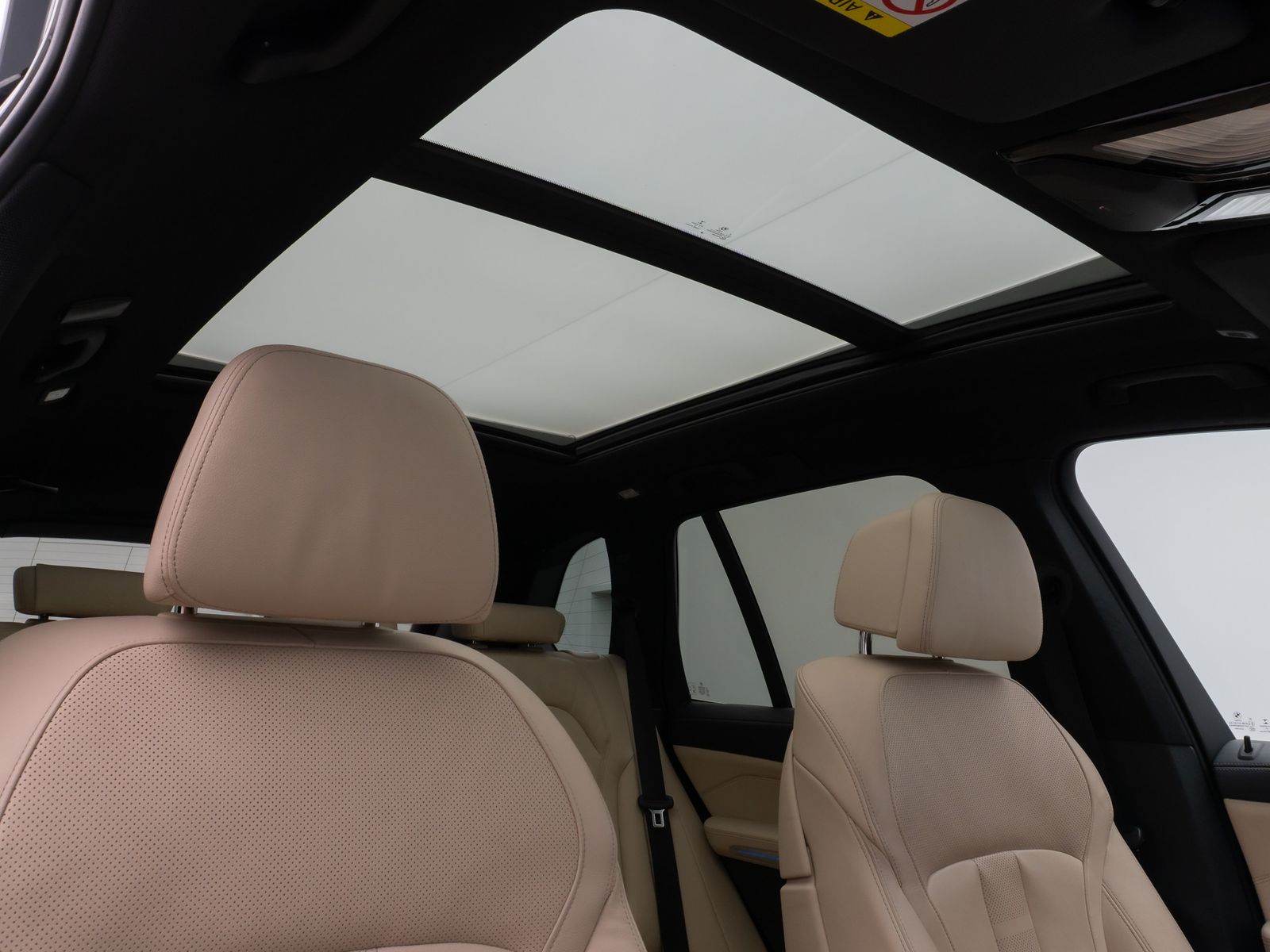Fahrzeugabbildung BMW X5 xD45e XLine Panorama DAB H/K SoftCL AHK Sport