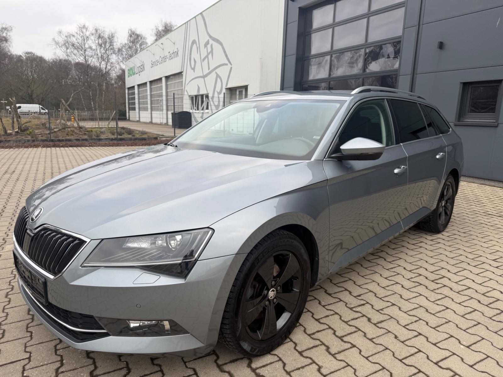 Skoda Superb Combi 2.0 TDI DSG Style Leder Standheiz
