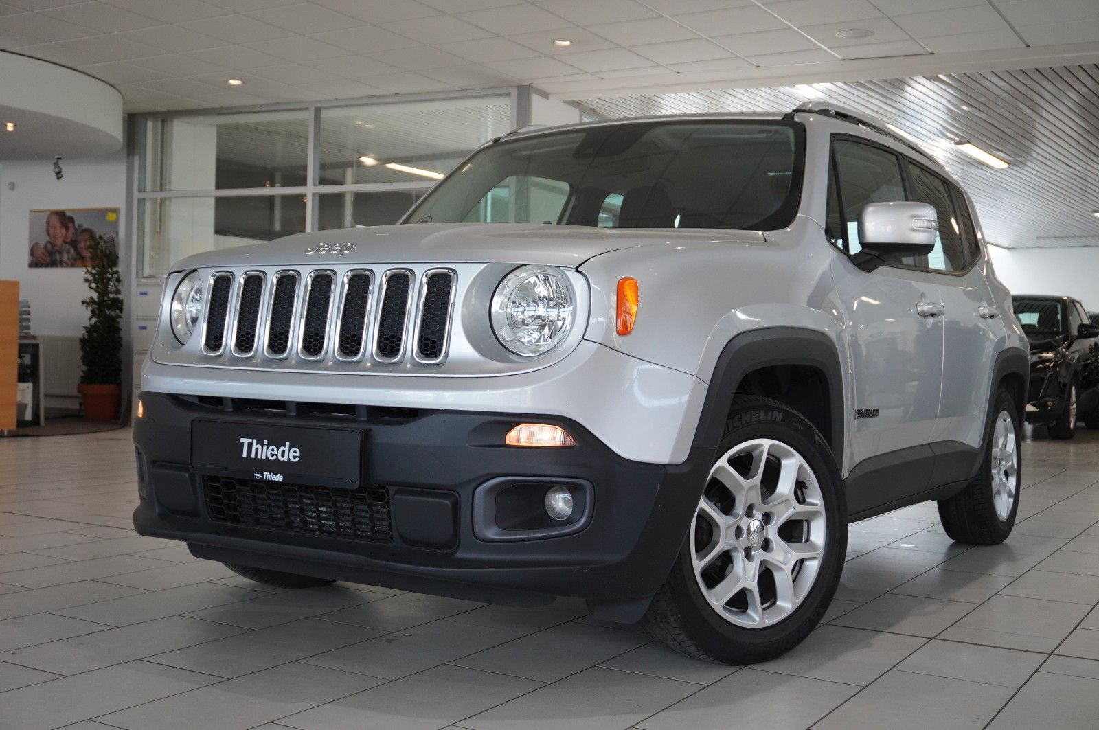 Fahrzeugabbildung Jeep Renegade 1.4T LIMITED KLIMA/SHZ/PDC/TEMP/AHK