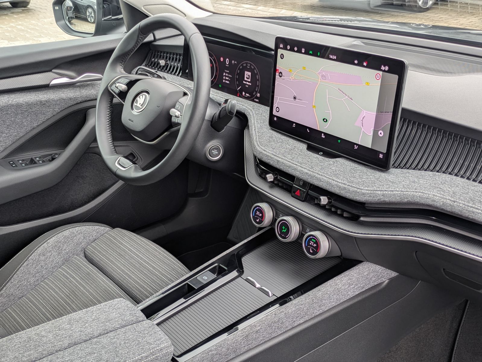 Fahrzeugabbildung SKODA Superb 2.0 TDI 4x4 Selection MATRIX*AHK*5J GAR.