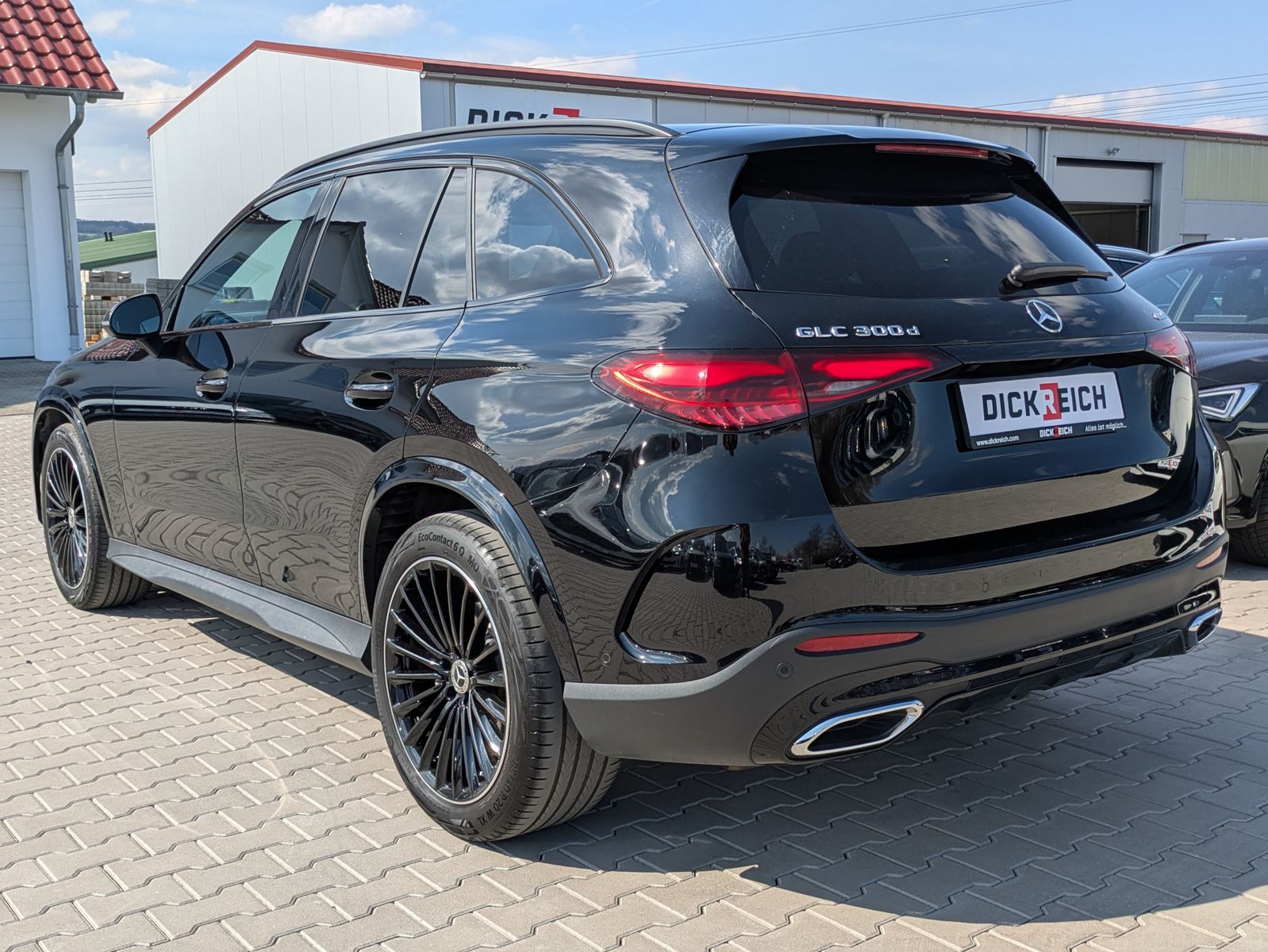 Fahrzeugabbildung Mercedes-Benz GLC 300 d 4M AMG PANO*DIGITAL-LIGHT*ACC*AHK*20"