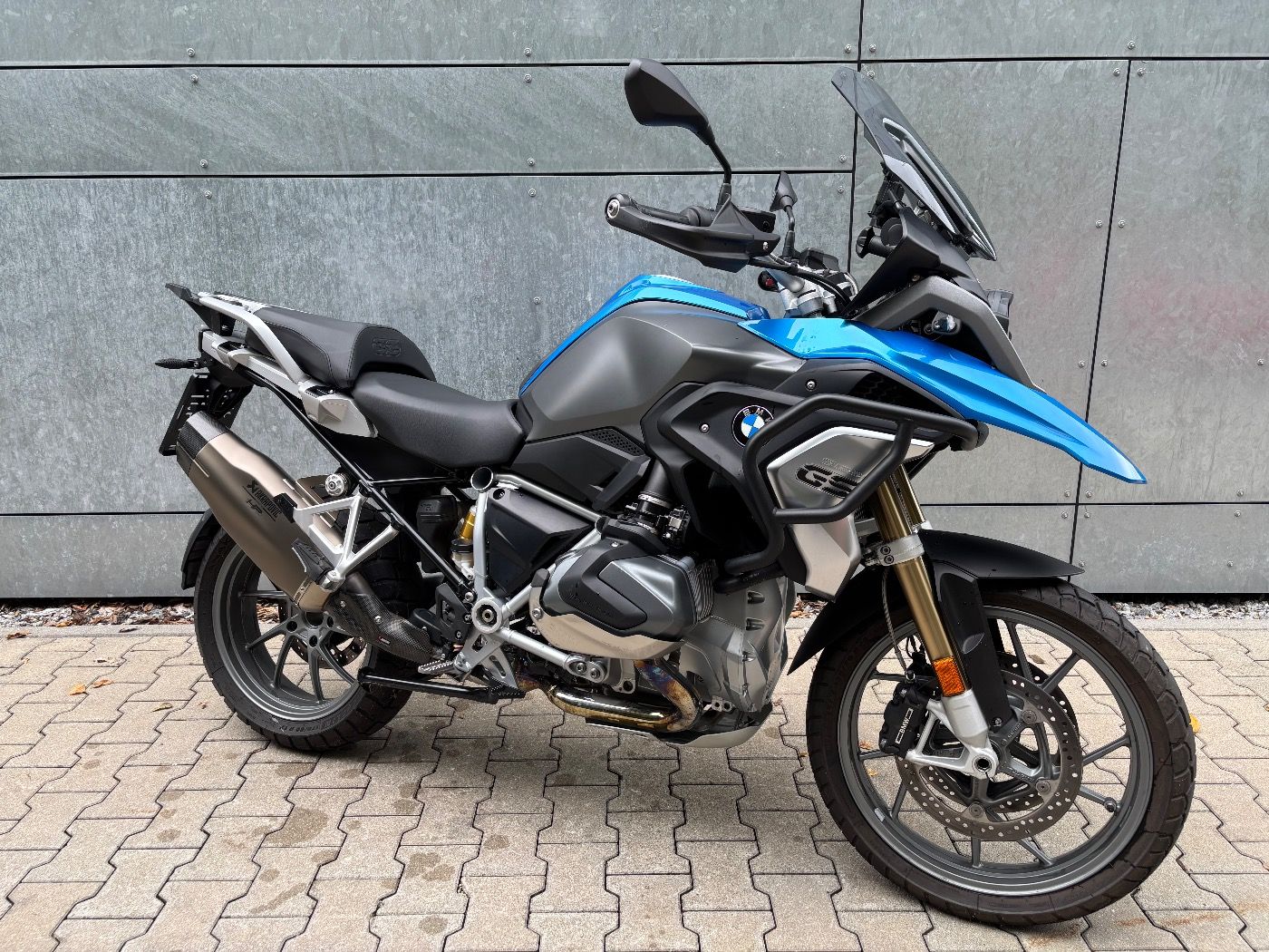 Fahrzeugabbildung BMW R 1250 GS 3 Pakete Akrapovic
