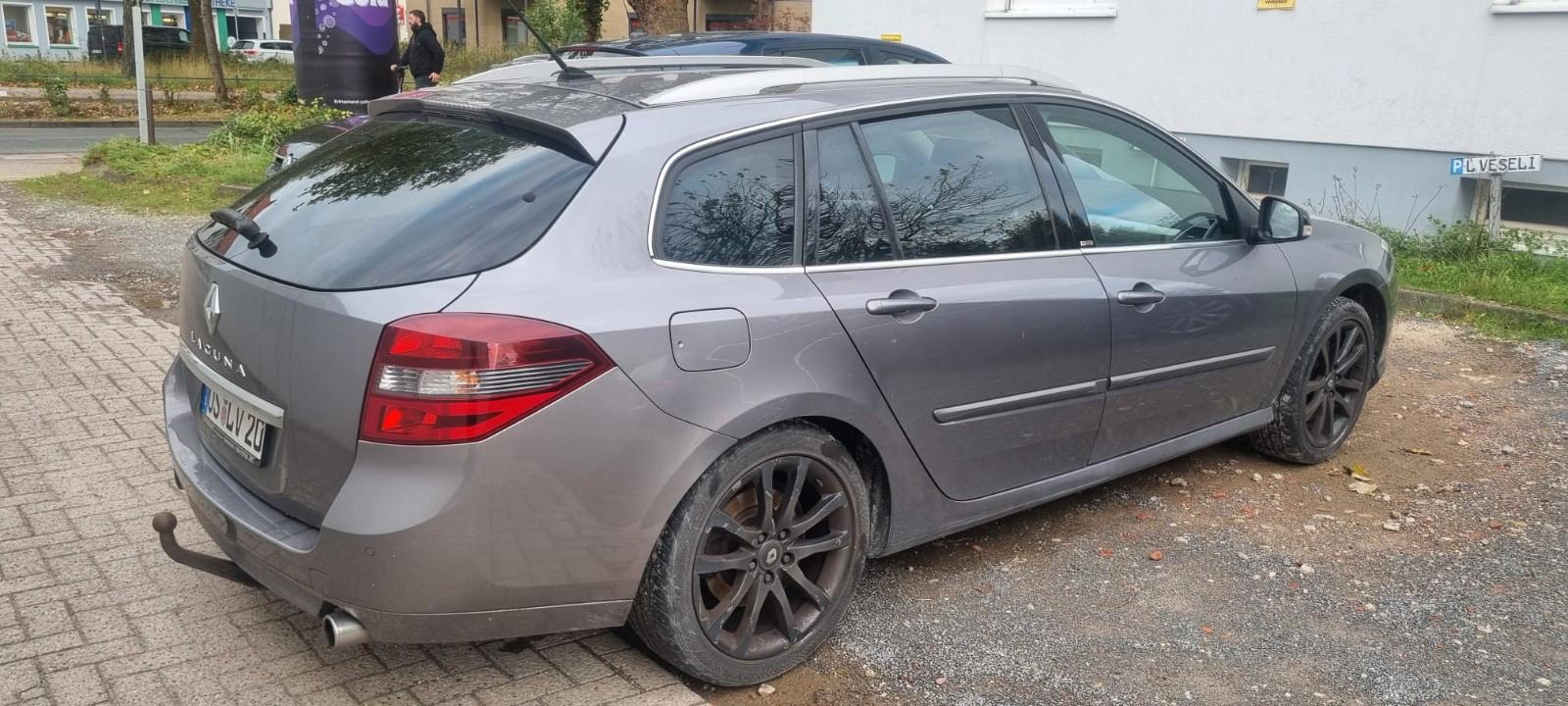 Renault Laguna 2012 — вигляд ззаду