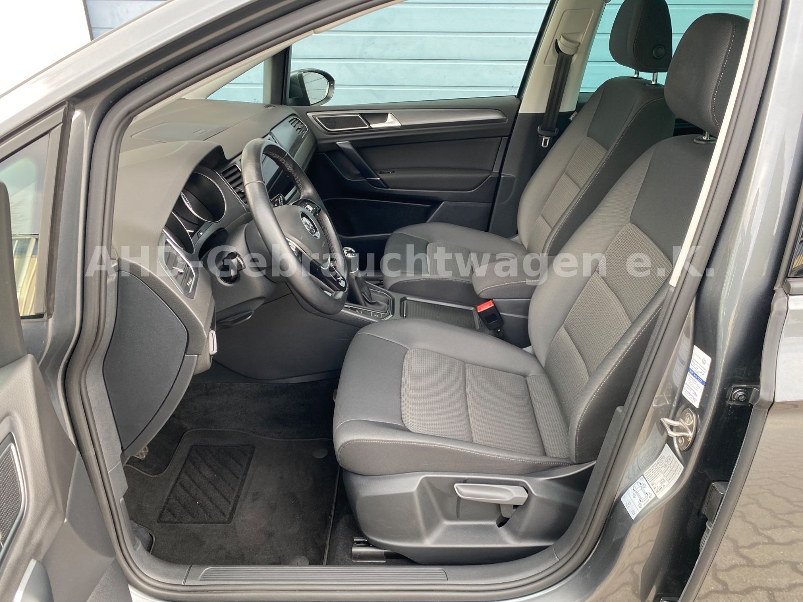 Fahrzeugabbildung Volkswagen Golf Sportsvan VII 1.5 TSI LED Navi PDC Kamera