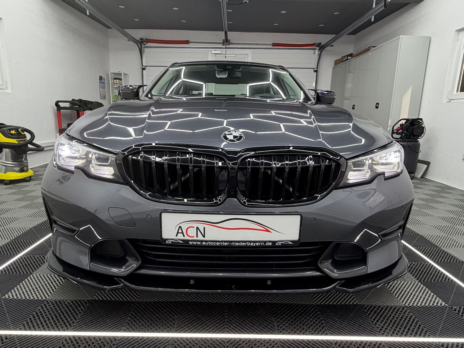 Fahrzeugabbildung BMW 330i LIMOUSINE/SPORT/LIVE COC/HiFi/AMBIENTE/H&R