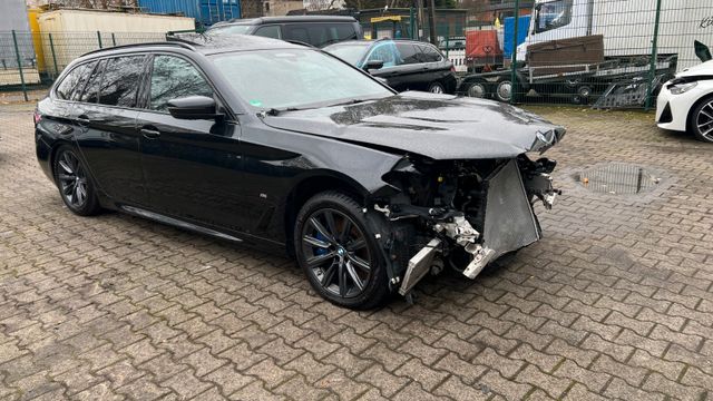 BMW 540 i xDrive M Sport Touring Head-Up Display