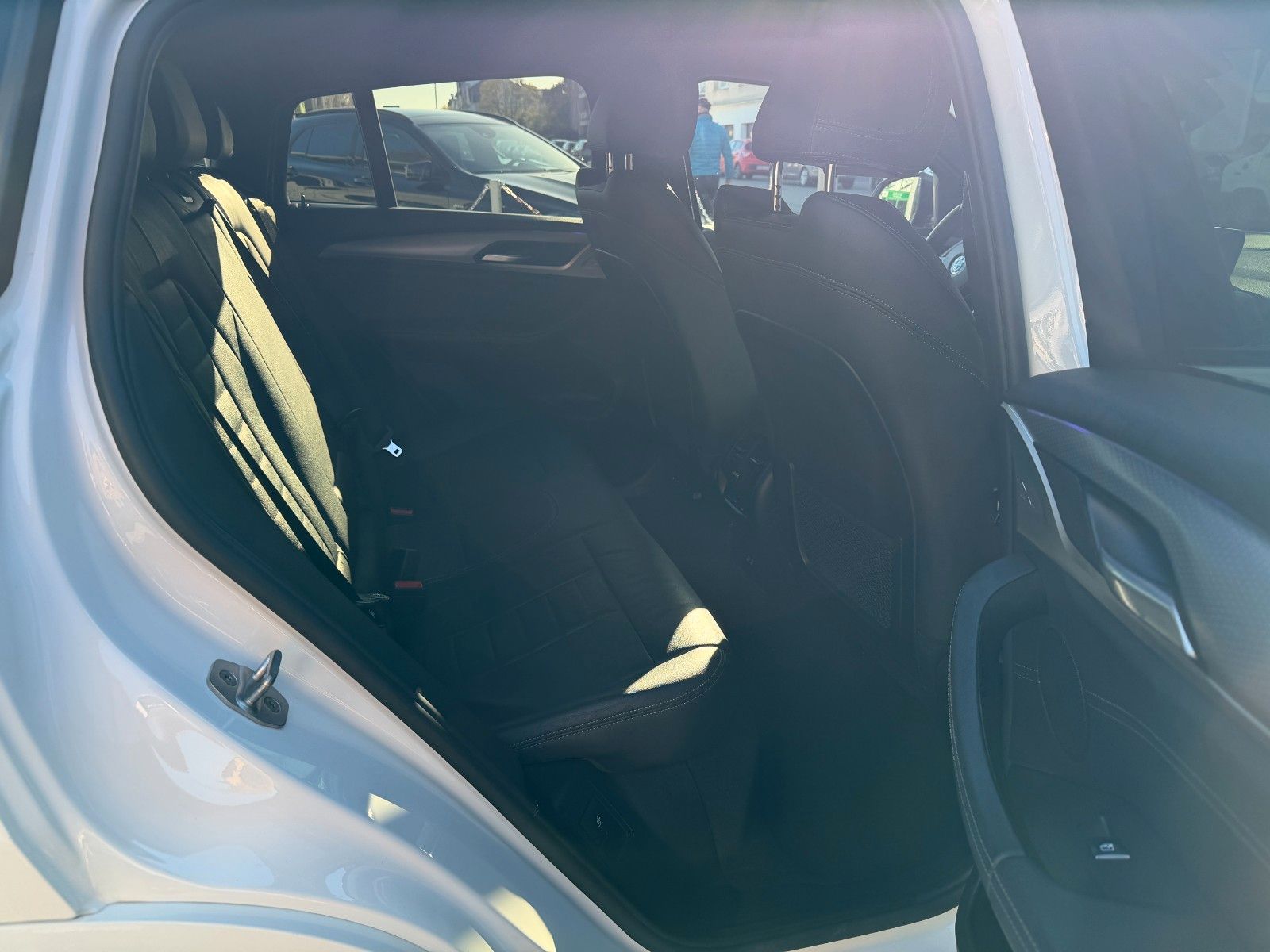 Fahrzeugabbildung BMW X4 xDrive 30 d M SPORT AHK NAVI LEDER 20 ZL. HUD