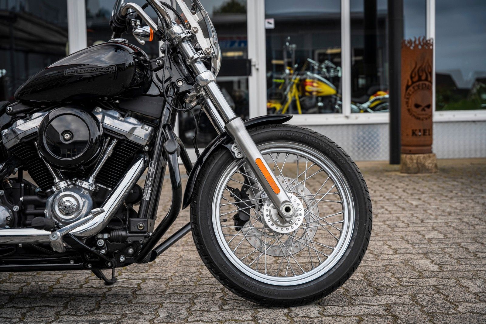 Fahrzeugabbildung Harley-Davidson SOFTAIL STANDARD FXST - GRIFFHEIZUNG - SPEICHEN