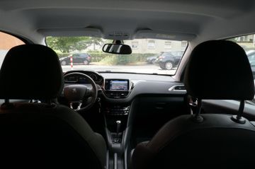 Fahrzeugabbildung Peugeot 208 Allure, Navi, Sitzheizung
