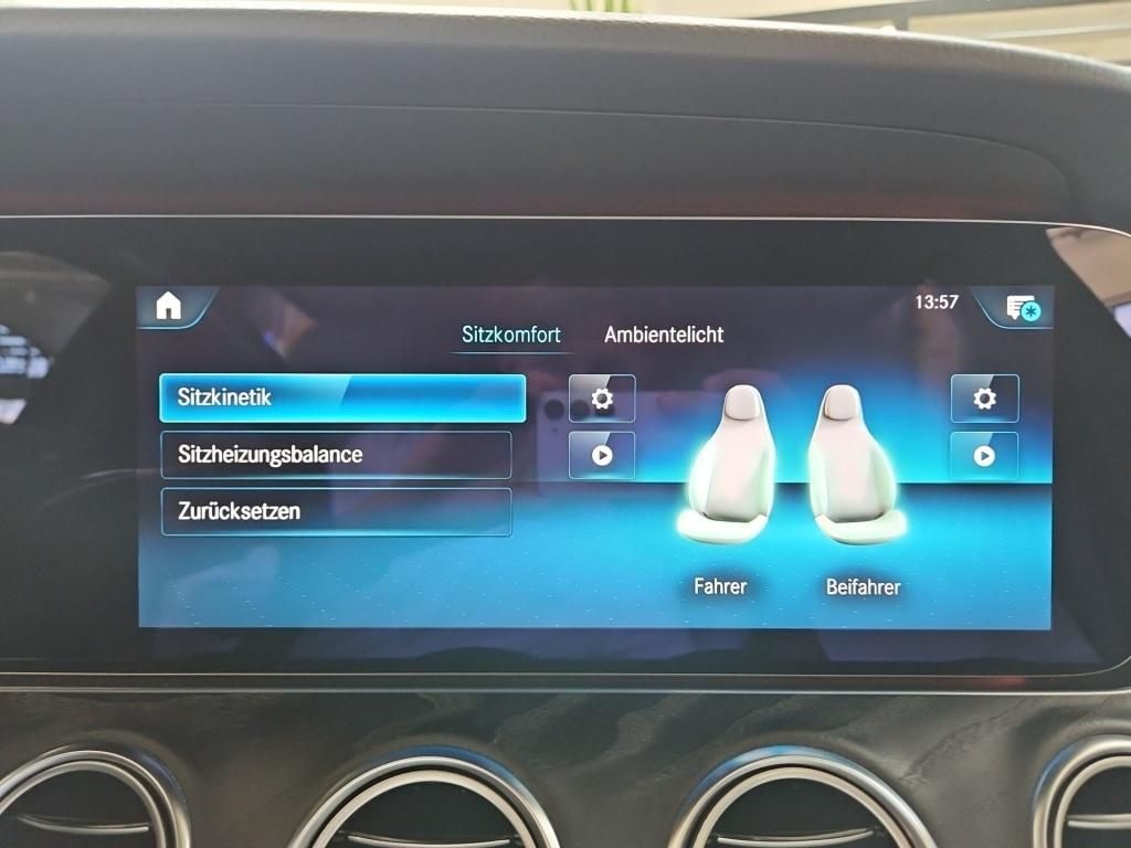 Fahrzeugabbildung Mercedes-Benz E 300 de T 4M AHK ACC Memo HUD LED KeyLess 360°
