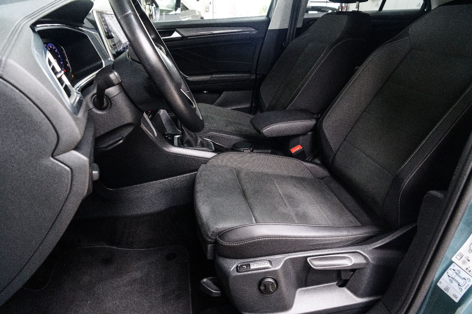 Fahrzeugabbildung Volkswagen T-Roc Style+Navi+We Connect+LED-Plus+ACC+