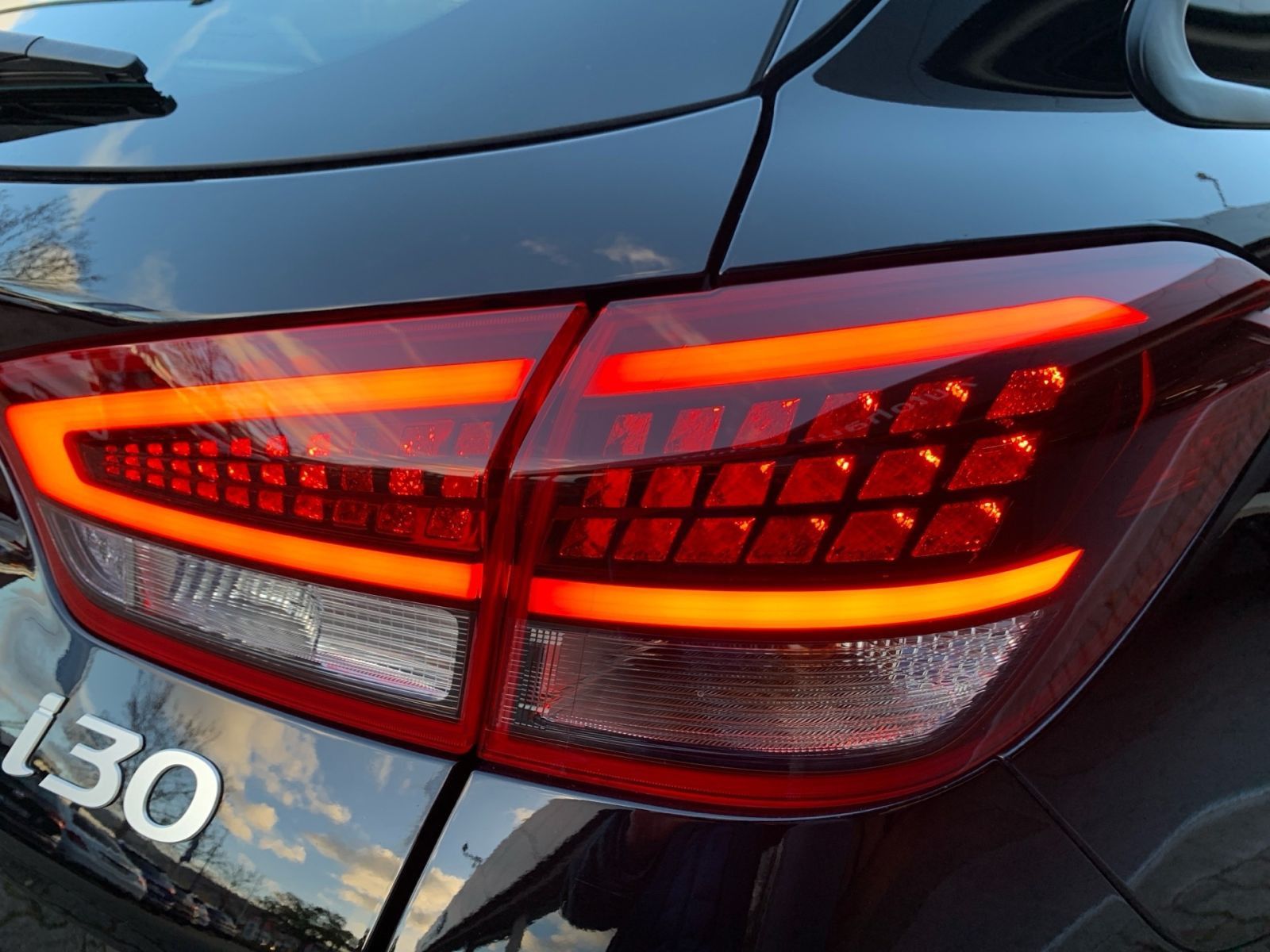 Fahrzeugabbildung Hyundai i30 Kombi 1.5 T-GDI 7-DCT Advantage Mild-Hybrid