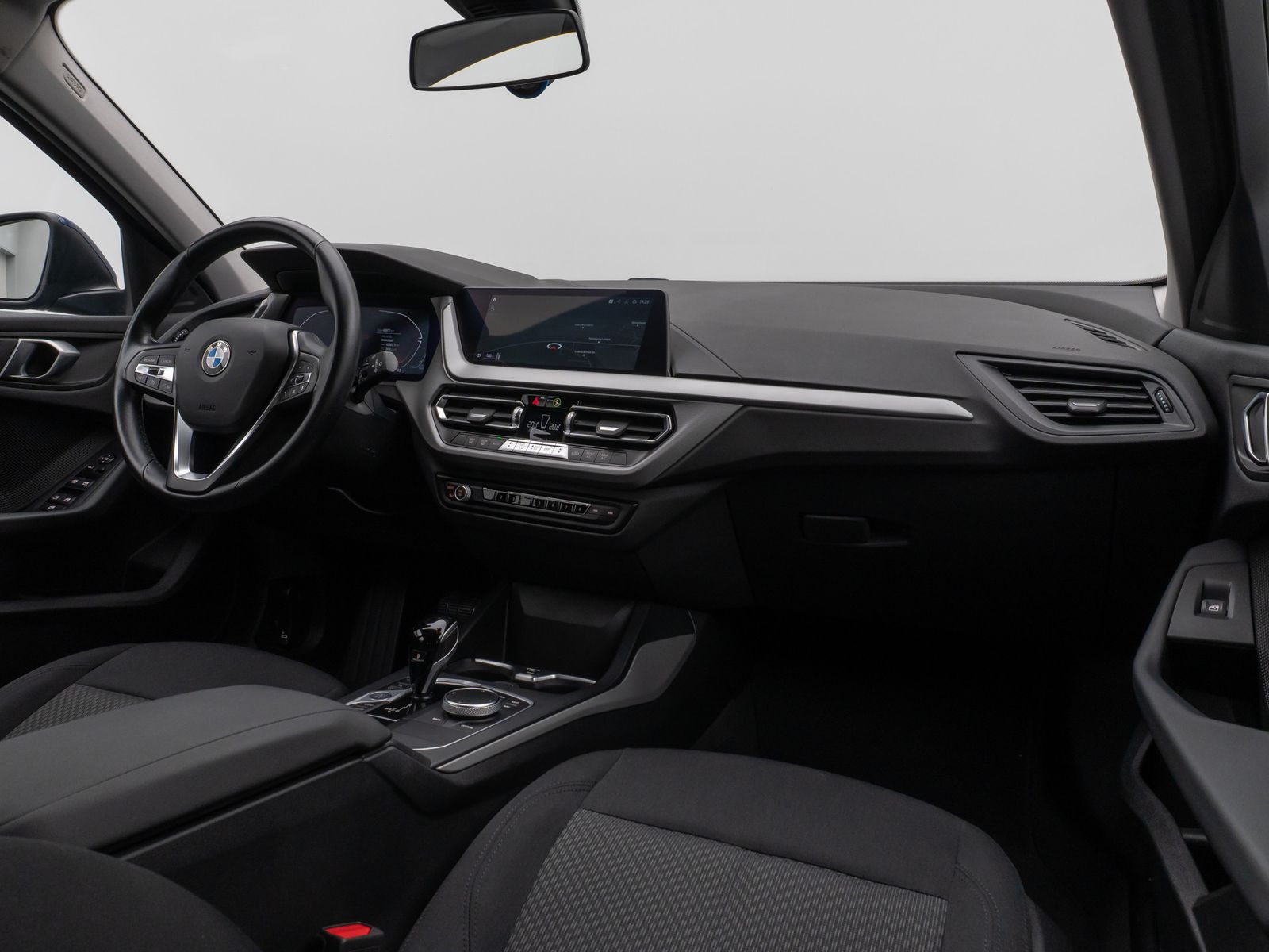 Fahrzeugabbildung BMW 118i DAB CockPitPro Geschwindigkeitsreg LED PDC