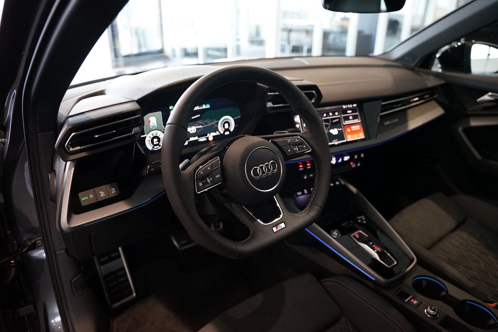 AUDI A3 Sportback 35 TFSI | 2x S line | Pano | Carbon AUDI A3 Sportback 35 TFSI | 2x S line | Pano | Carbon