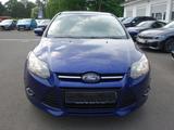 Ford Focus Lim. Titanium *Navi + PDC + Schiebedach - gebrauchte Ford Limousine