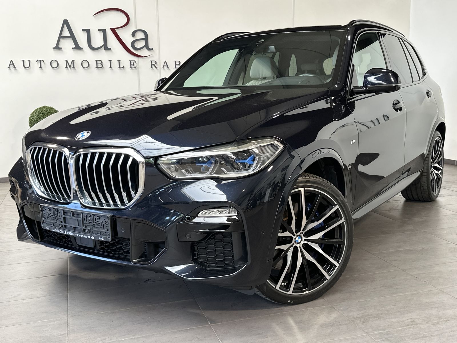 Fahrzeugabbildung BMW X5 xDrive40d M-Sport NAV+LASER+PANO+HEAD-UP+22ZO