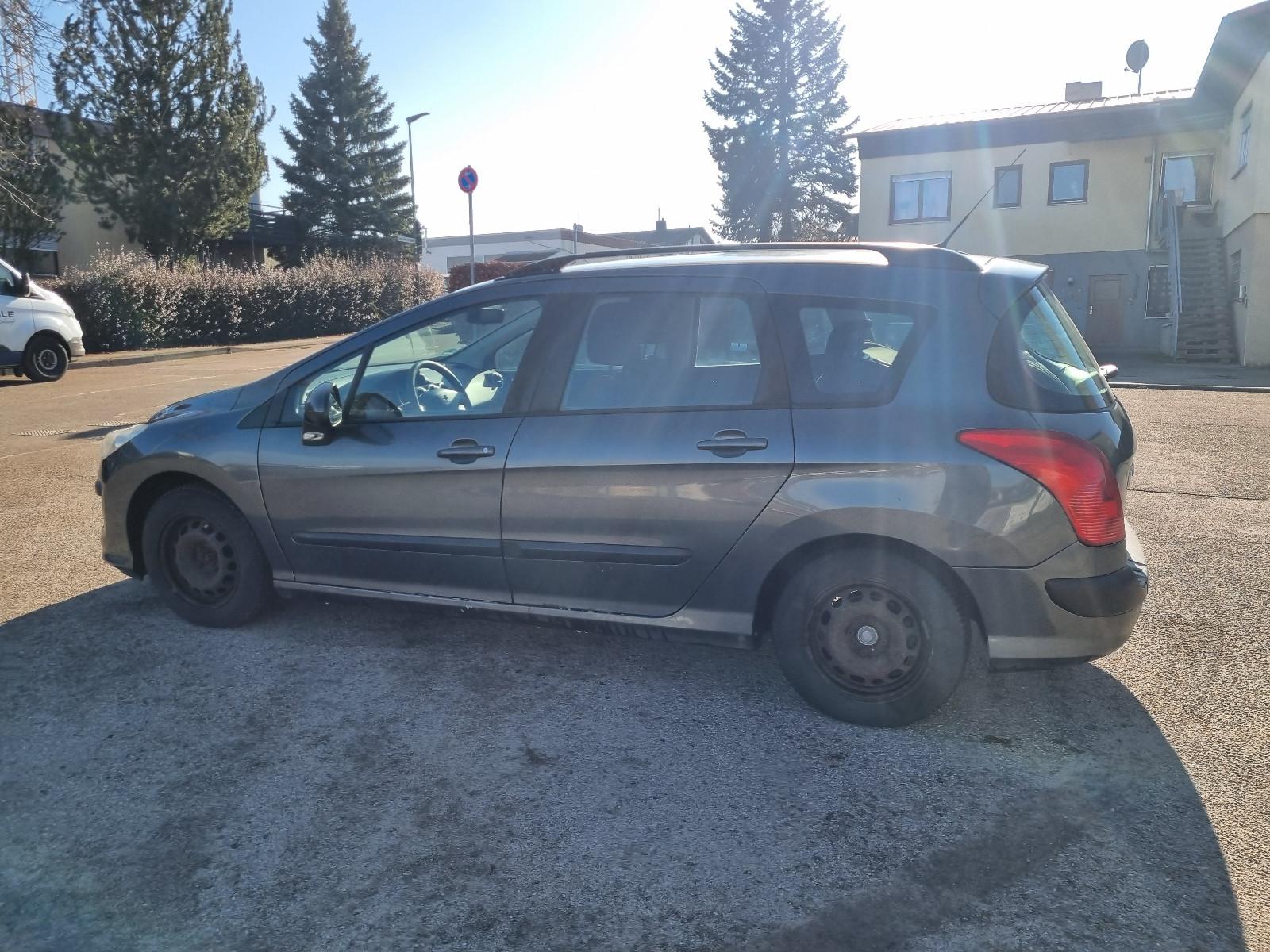 Peugeot 308 2011 — photo 18