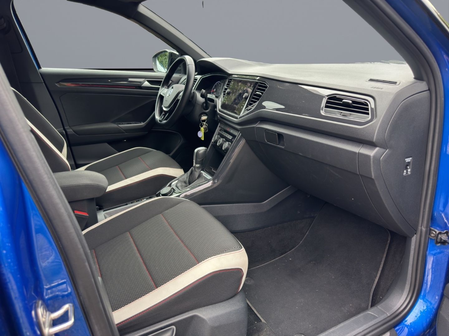 Fahrzeugabbildung Volkswagen T-Roc Sport 4Motion 2.0 TSI AHK-abnehmbar Navi L