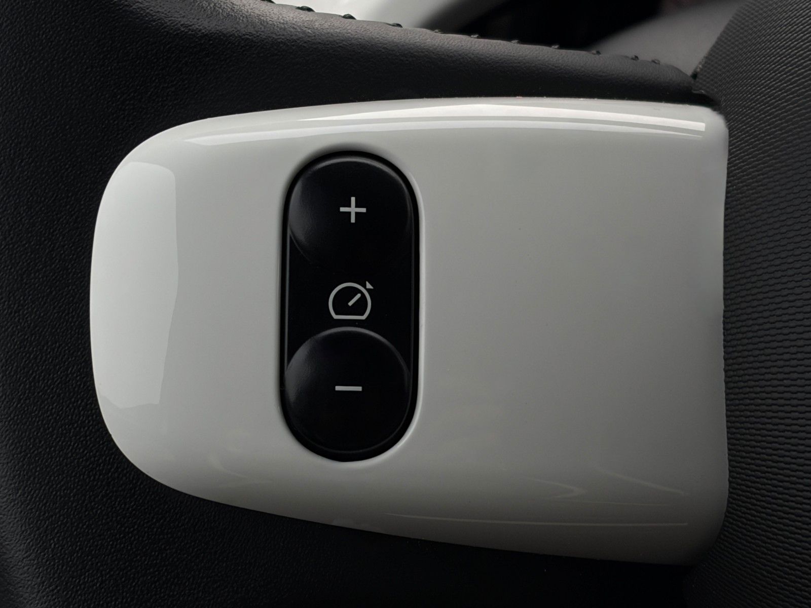 Fahrzeugabbildung Renault Twingo Vibes Electric Tempomat Carplay CAM SHZ