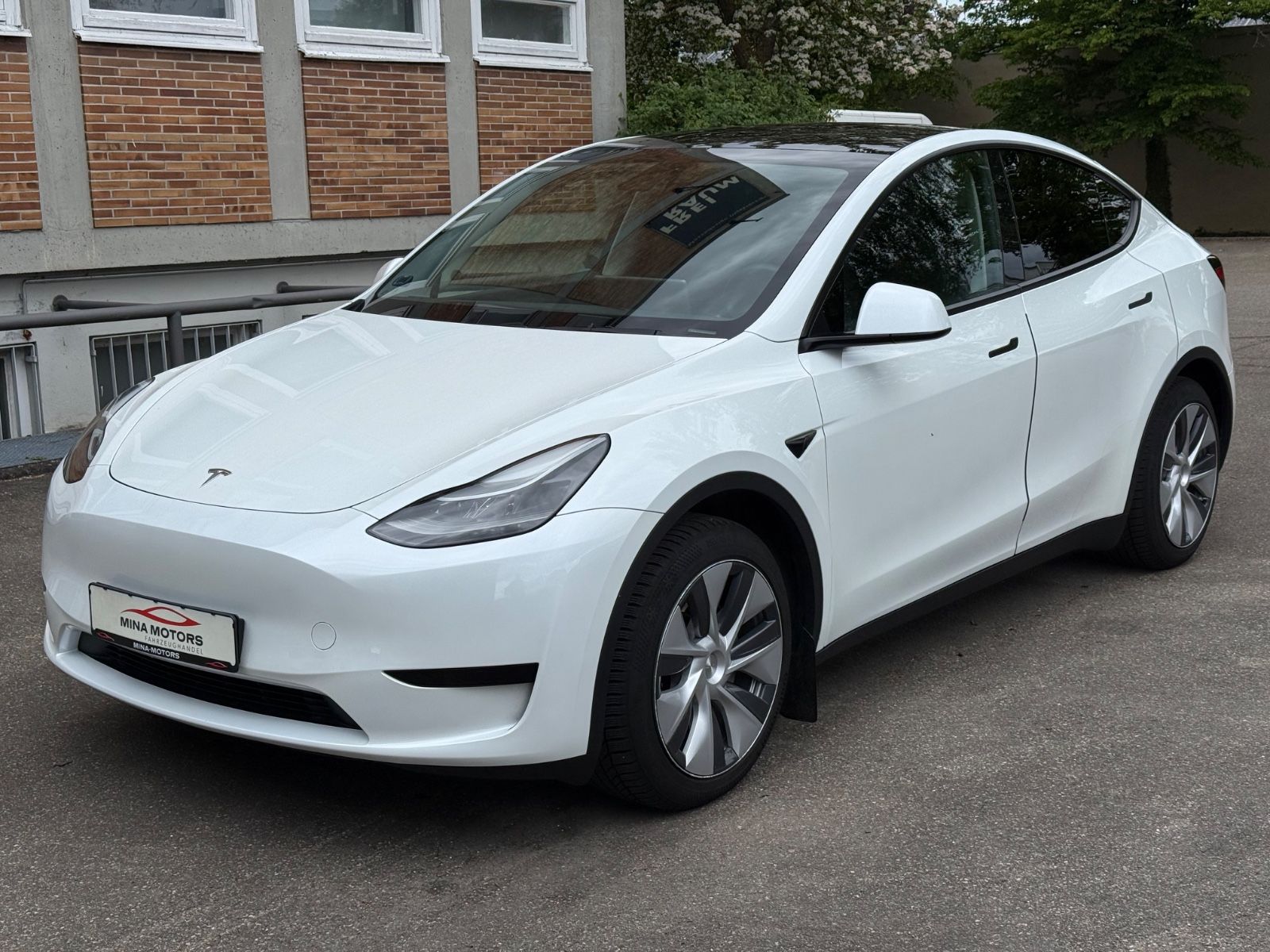 Tesla Model Y Basis RWD AHK Mwst. Garantie Finanz.4,69