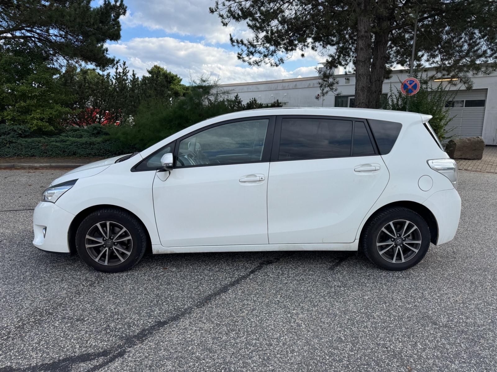 Toyota Verso 1.8 SkyView Edition