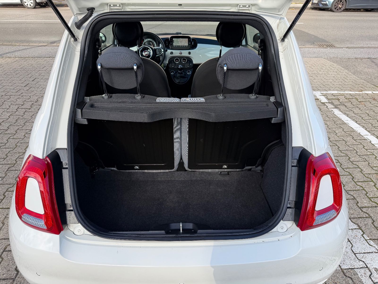 Fahrzeugabbildung Fiat 500 Lounge APPLE CAR PLAY PDC PANORAMA