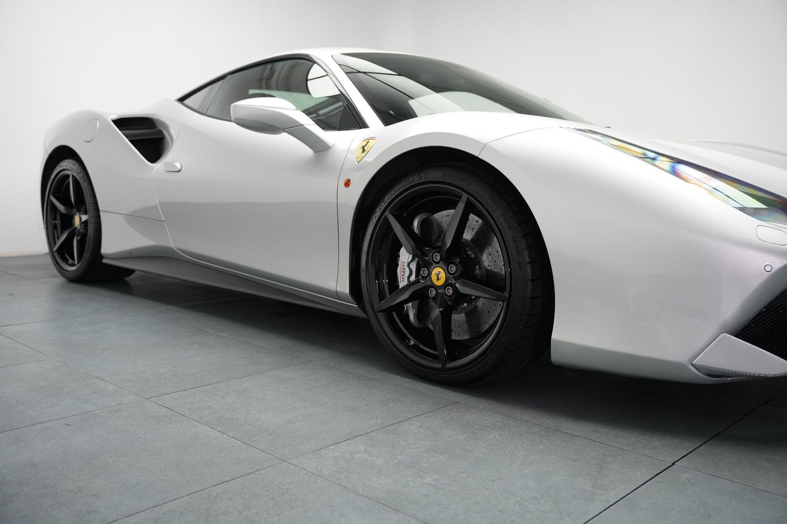 Fahrzeugabbildung Ferrari 488 GTB GTB Coupé DCT/SCUDERIA/KAMERA/