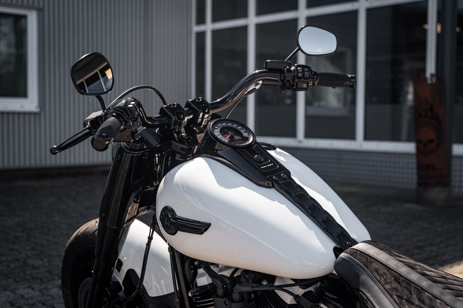 Fahrzeugabbildung Harley-Davidson WHITE FAT BOY FLFBS 114 MY24 -KESSTECH-