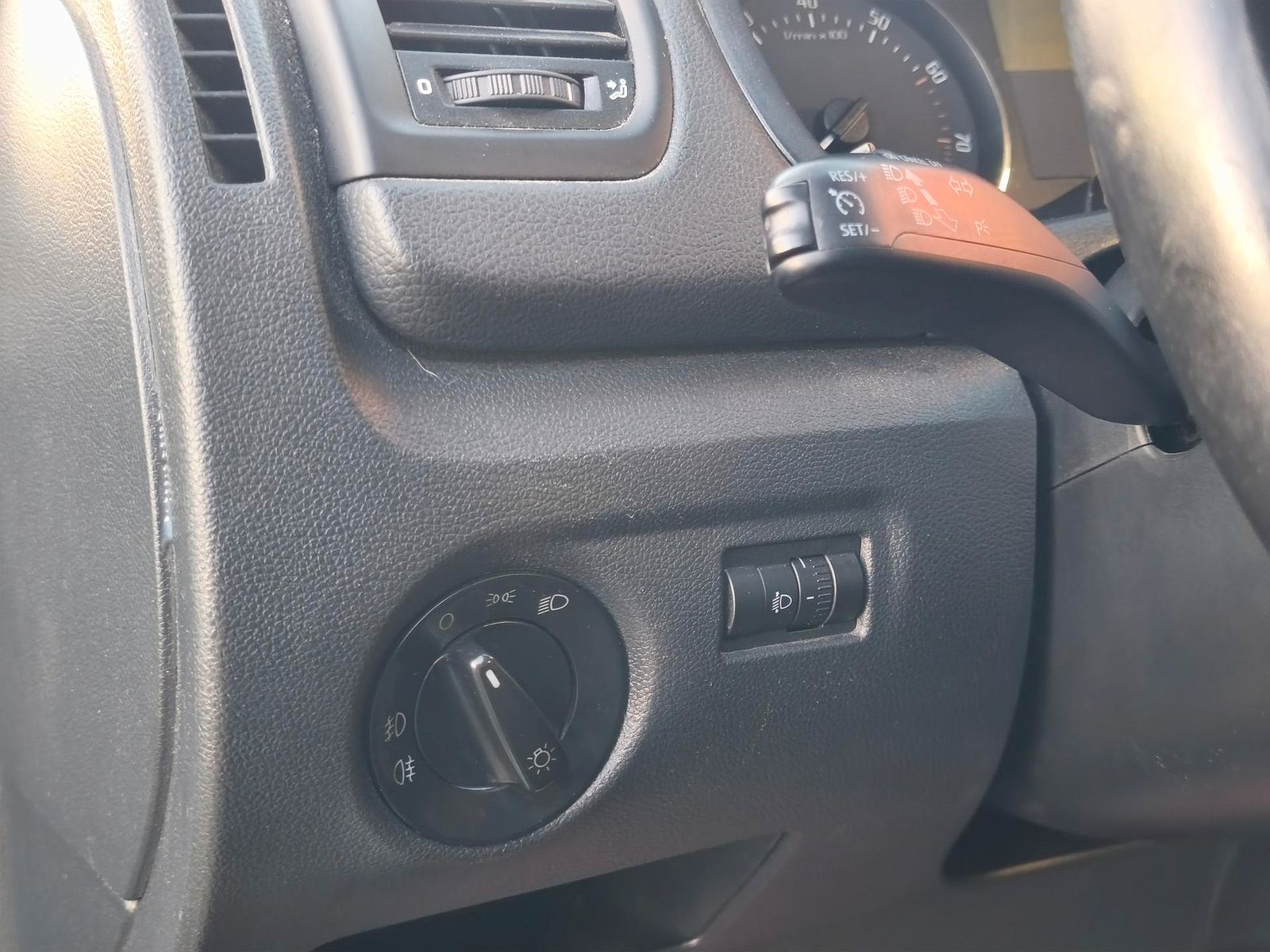 Fahrzeugabbildung SKODA Roomster 1.2 TSI Klimaauto/Tempo/Shz/PDC/Ahk