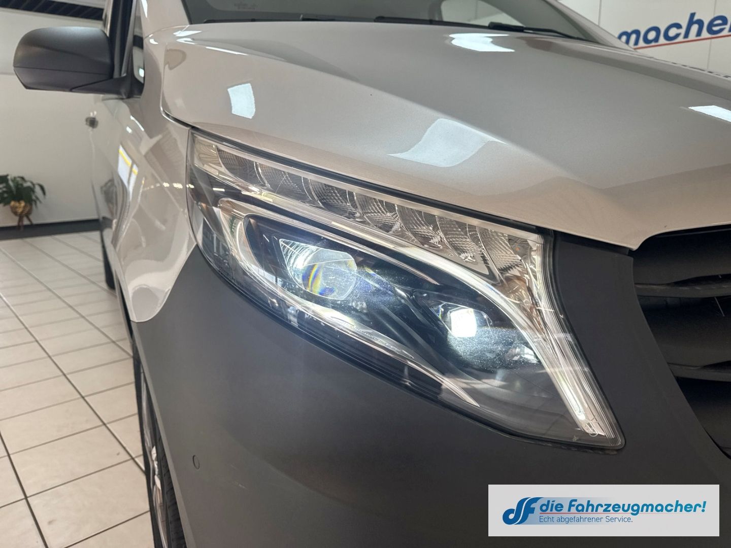 Fahrzeugabbildung Mercedes-Benz Vito Tourer 119 CDI 4x4 lang Navi LED Blendfrei