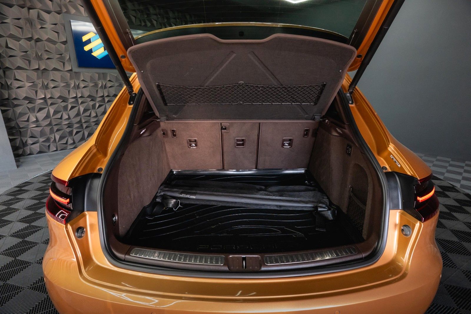 Fahrzeugabbildung Porsche Macan Turbo FENRIR | AURUM | CHRONO+ | LUFT | 21