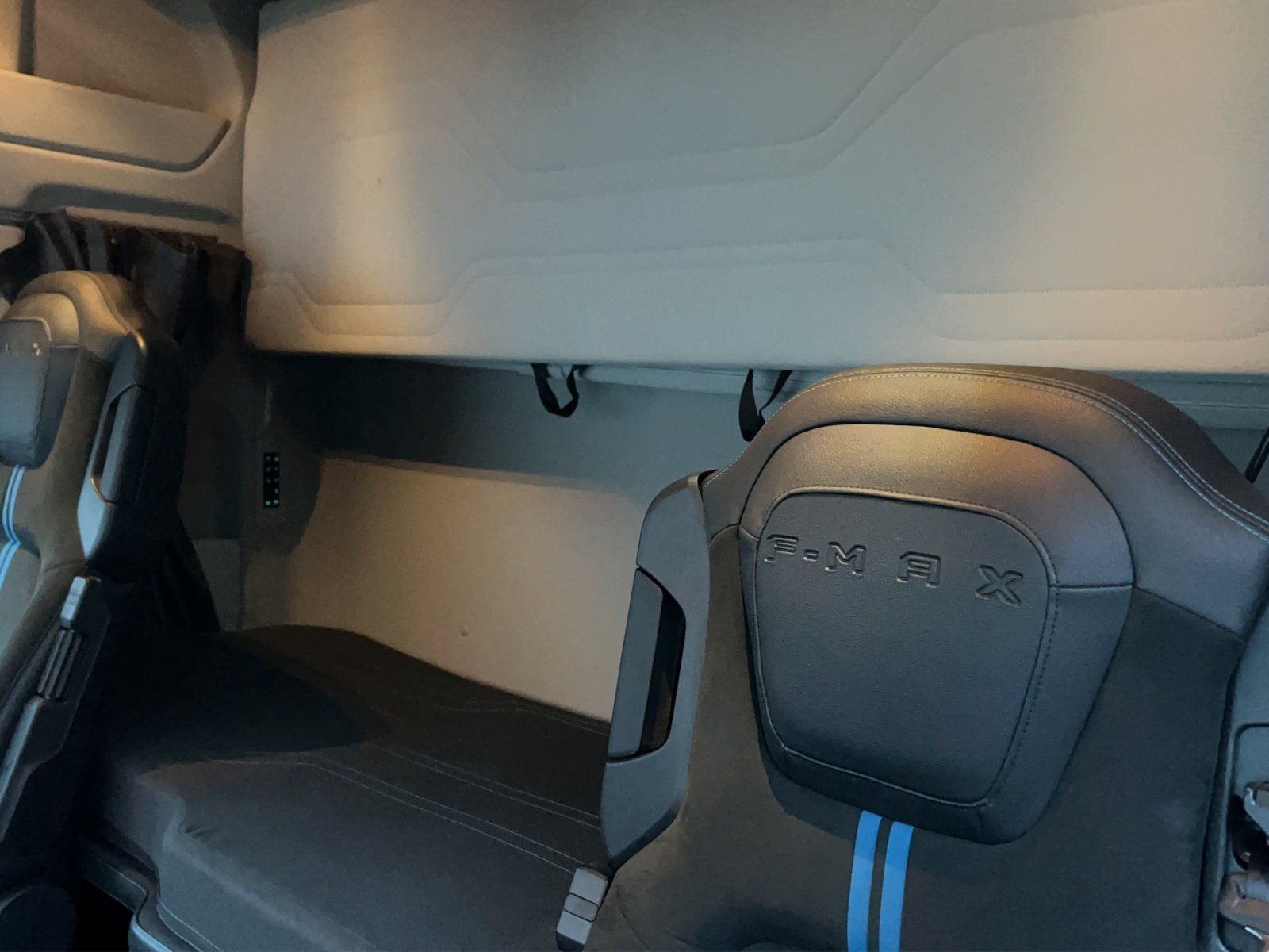 Fahrzeugabbildung Ford F-Max 500 Blackline, 2 Tanks, Intarder