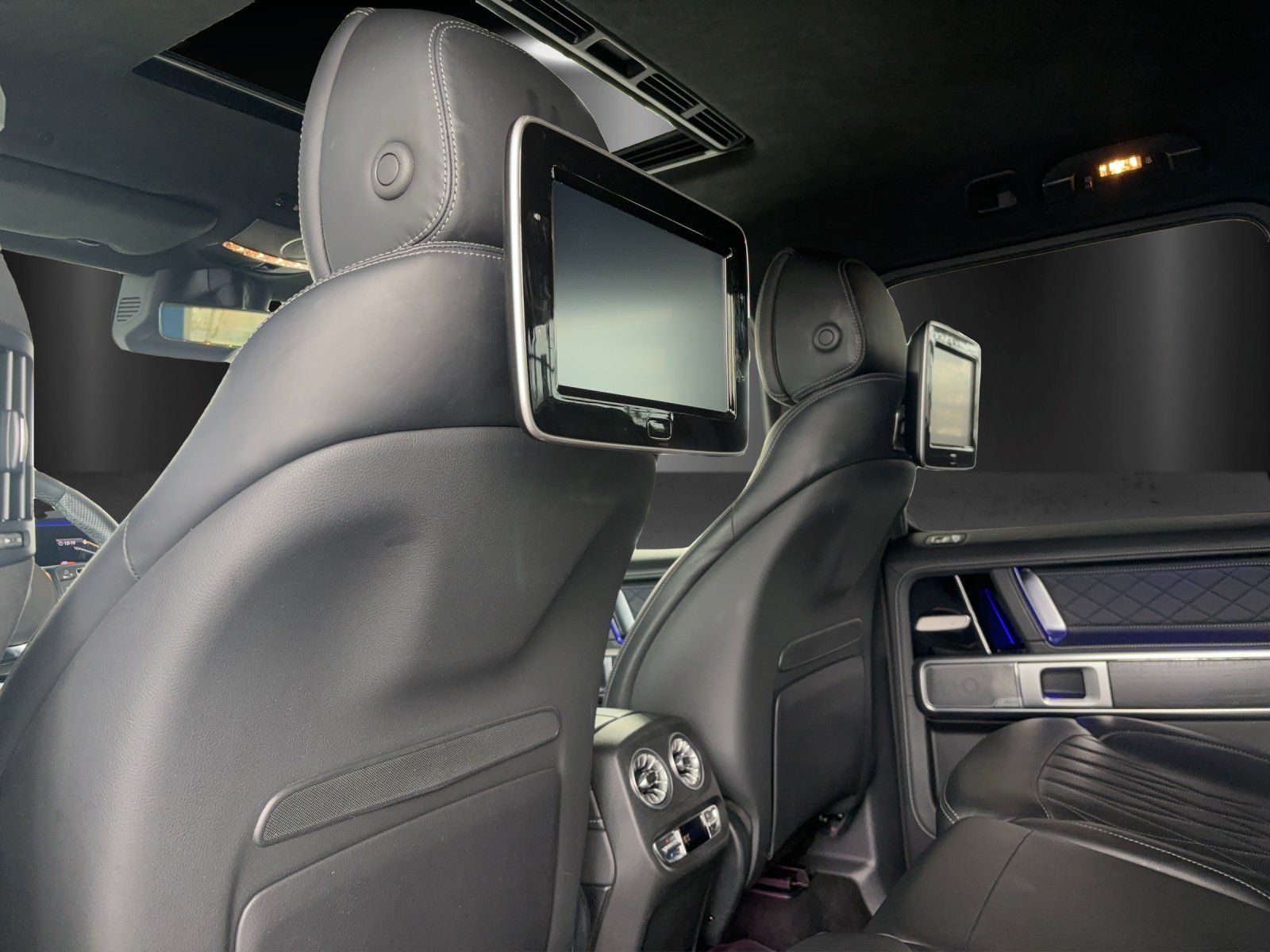 Fahrzeugabbildung Mercedes-Benz G63AMG Superior DISTR Massage Standh FondTV Vmax
